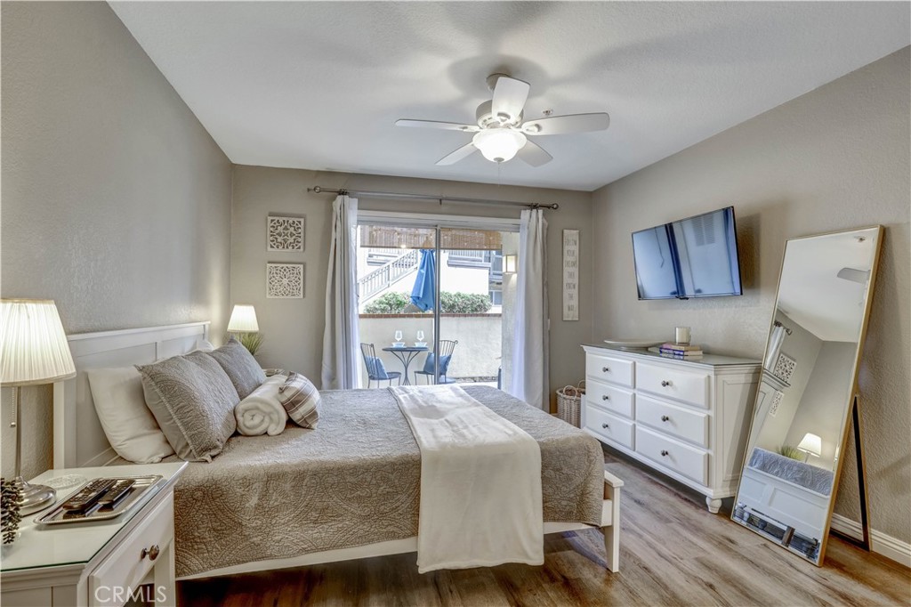 Primary Suite with view to private patio and Smart TV, en suite full Bathroom - 129 N Cross Creek, Orange CA 92869 - photo 22