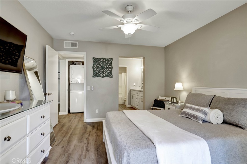 Primary Suite with view to private patio and Smart TV, en suite full Bathroom - 129 N Cross Creek, Orange CA 92869 - photo 23