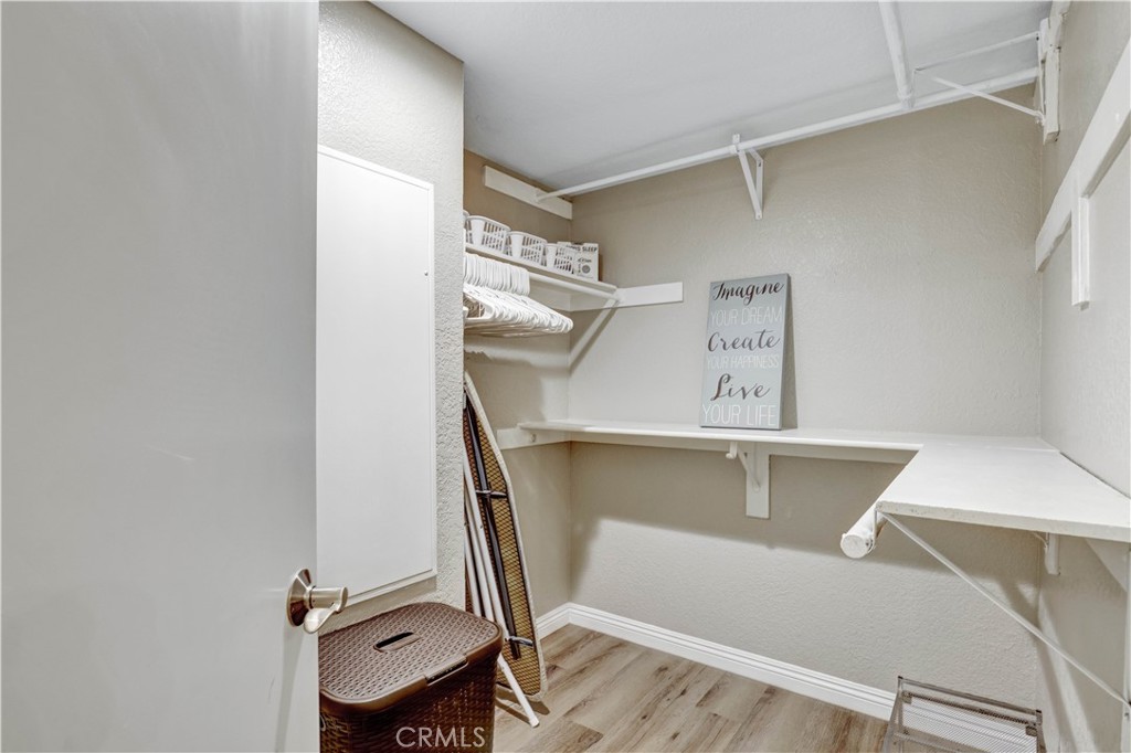 Large walk in close en suite in Primary Bedroom. - 129 N Cross Creek, Orange CA 92869 - photo 30