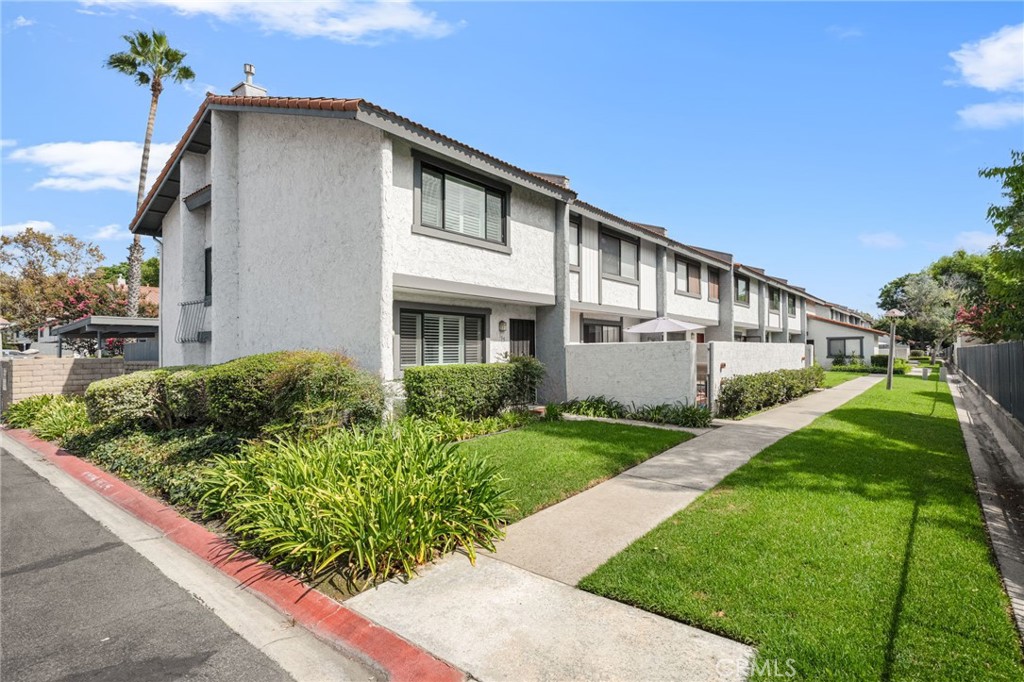 1910 W Palmyra 135, Orange CA 92868 - photo 1