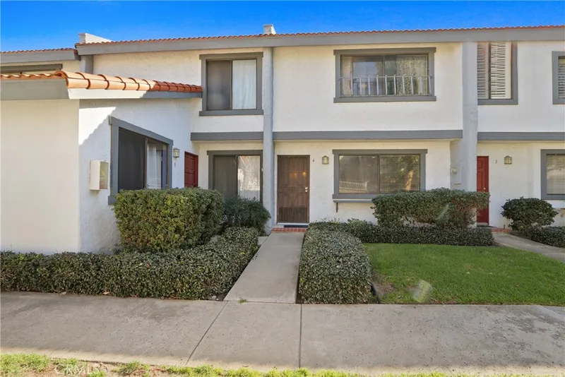 1910 W Palmyra 4, Orange, CA 92868