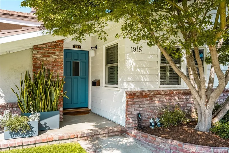 1915 W Almond, Orange, CA 92868