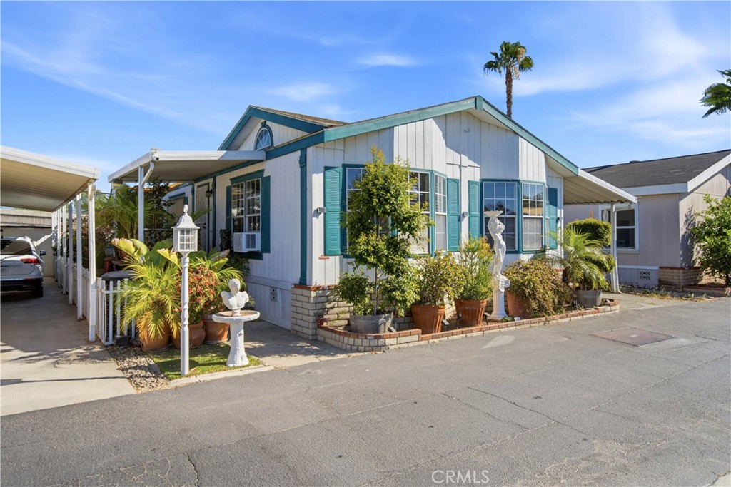 front angle exterior - 1925 E La Veta Avenue 49, Orange CA 92866 - photo 3