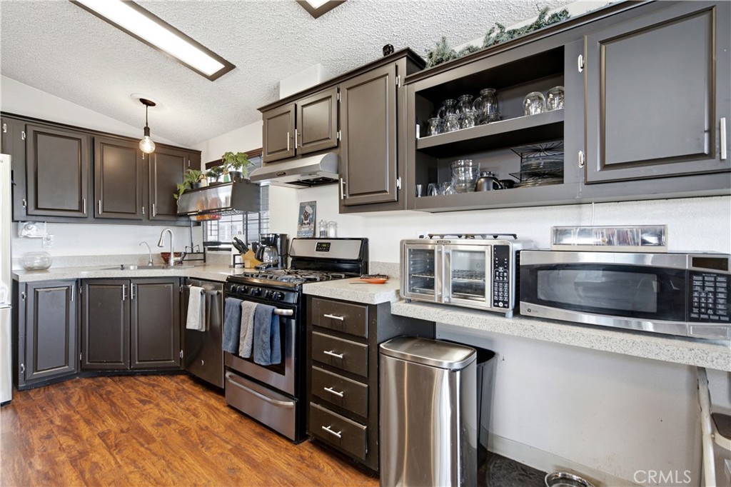 Kitchen & with Stainless Steel Appliances - 1925 E La Veta Avenue 49, Orange CA 92866 - photo 14