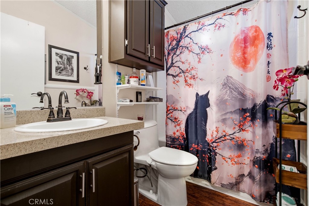 Hall bathroom - 1925 E La Veta Avenue 49, Orange CA 92866 - photo 23