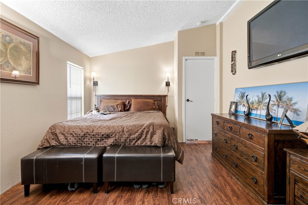 spacious Primary Bedroom - 1925 E La Veta Avenue 49, Orange CA 92866 - photo 25