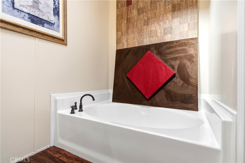 Primary Bathroom Tub - 1925 E La Veta Avenue 49, Orange CA 92866 - photo 30