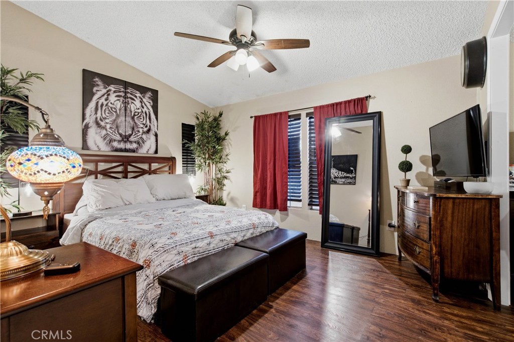 Second bedroom - 1925 E La Veta Avenue 49, Orange CA 92866 - photo 34