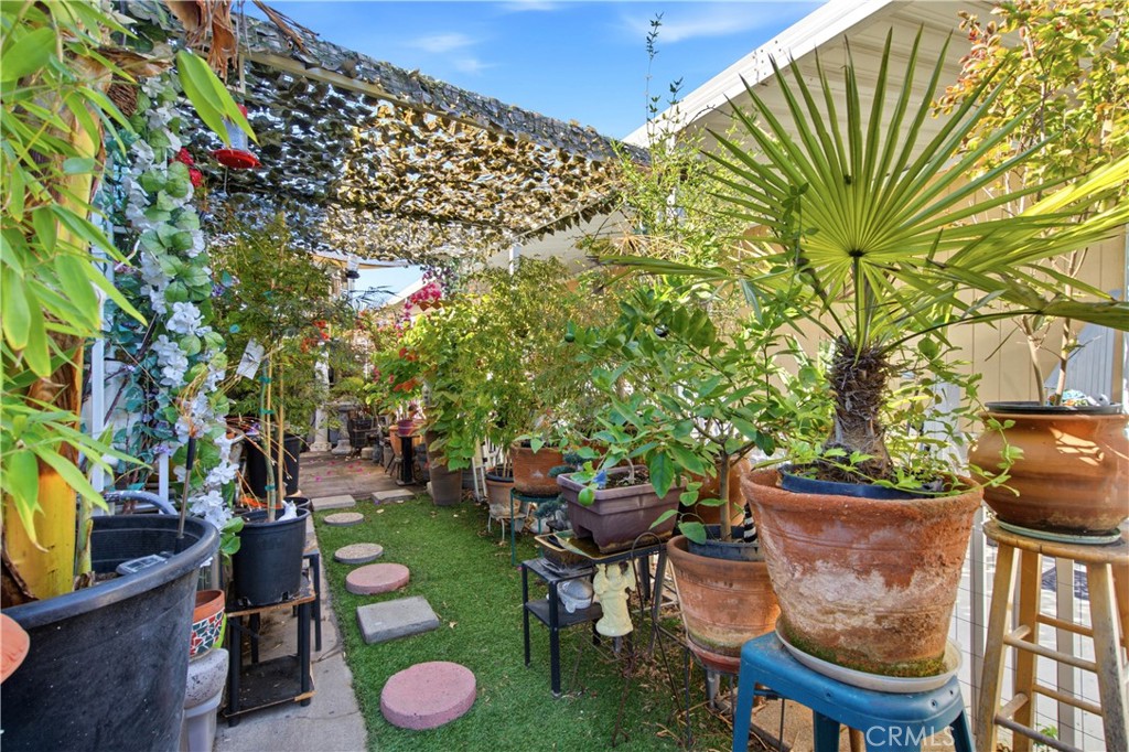 outdoor garden - 1925 E La Veta Avenue 49, Orange CA 92866 - photo 40