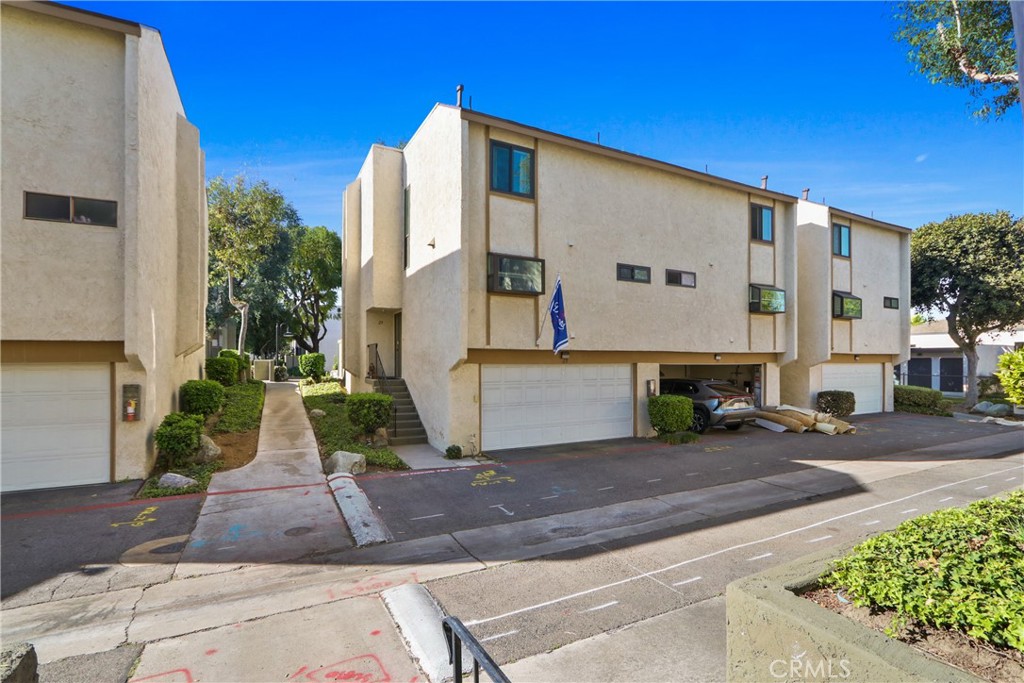 2000 W Palmyra Apt 29, Orange CA 92868 - photo 1