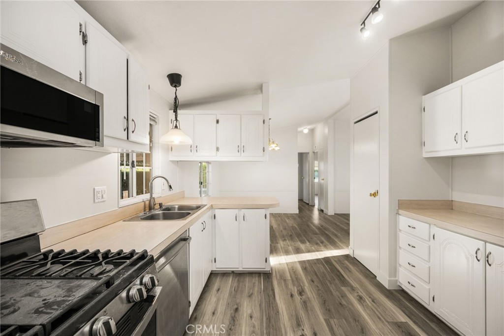 201 Collins Avenue W 47, Orange CA 92867 - photo 17