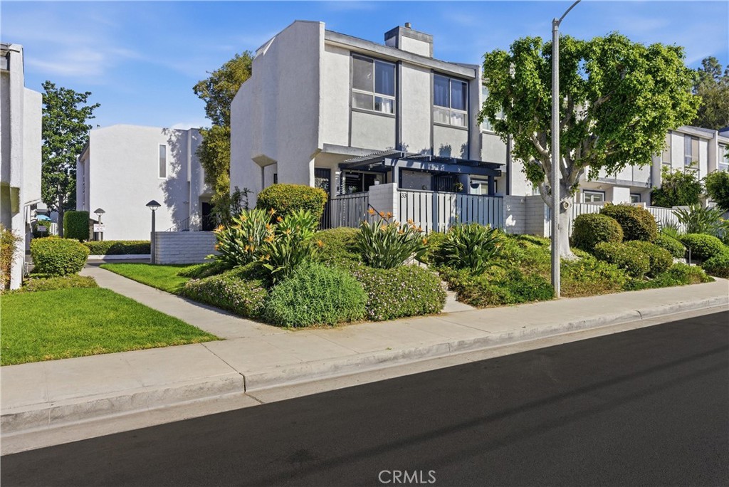 2100 W Palmyra 33, Orange CA 92868 - photo 1