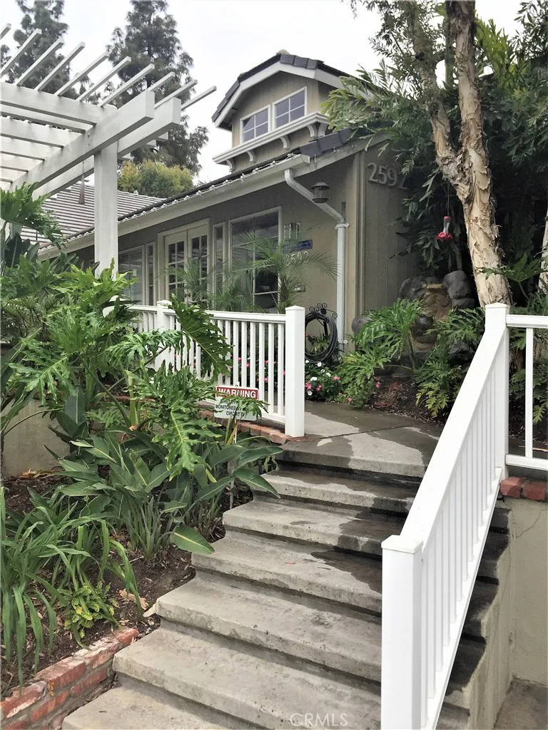 2592 N Santiago Boulevard, Orange, CA 92867