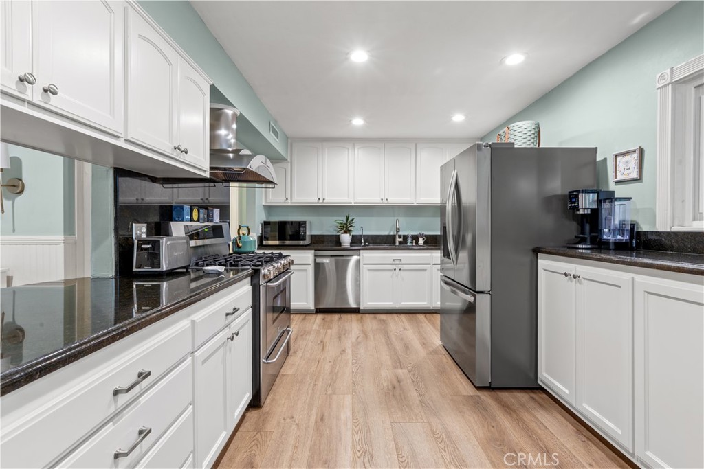 2647 E Wilson Avenue, Orange CA 92867 - photo 16
