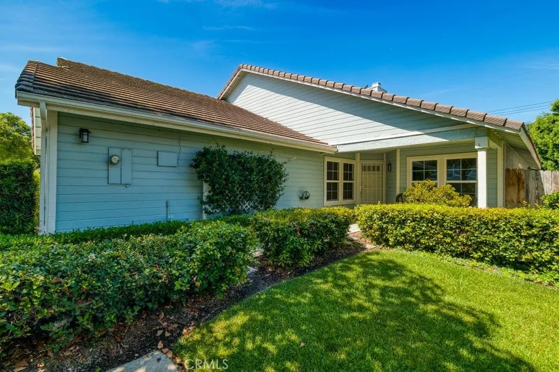 2720 E Walnut 18, Orange, CA 92867