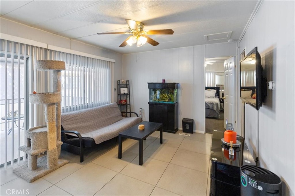 Living Area with Open Layout - 300 N Rampart 195, Orange CA 92868 - photo 9