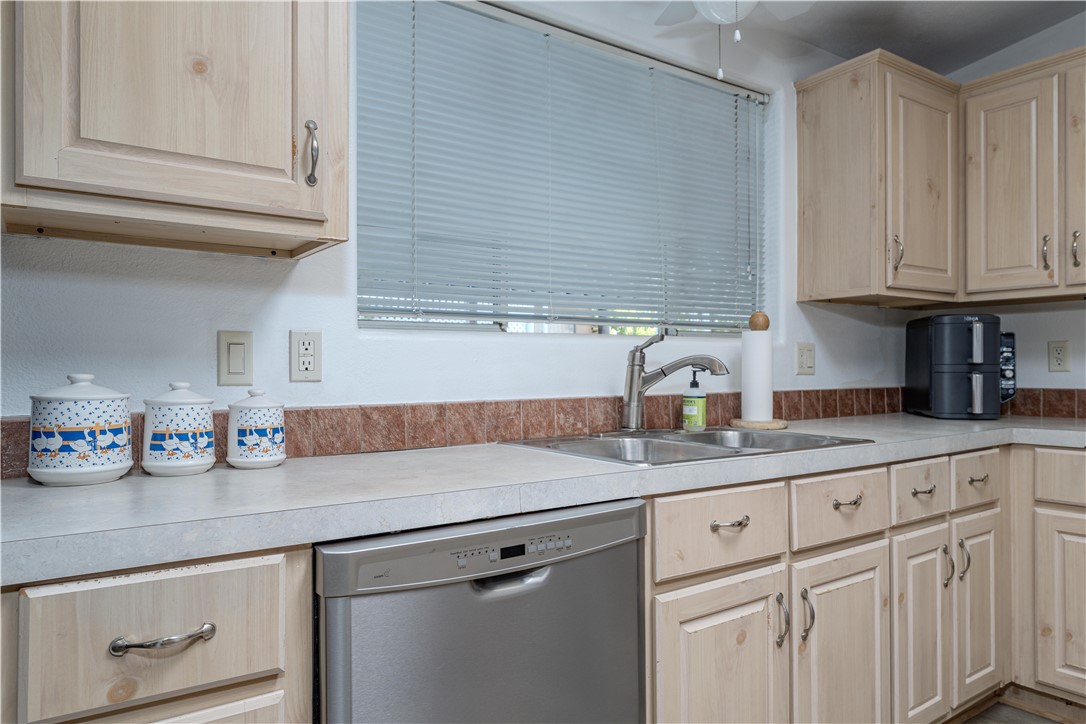 300 N Rampart 26, Orange CA 92868 - photo 11
