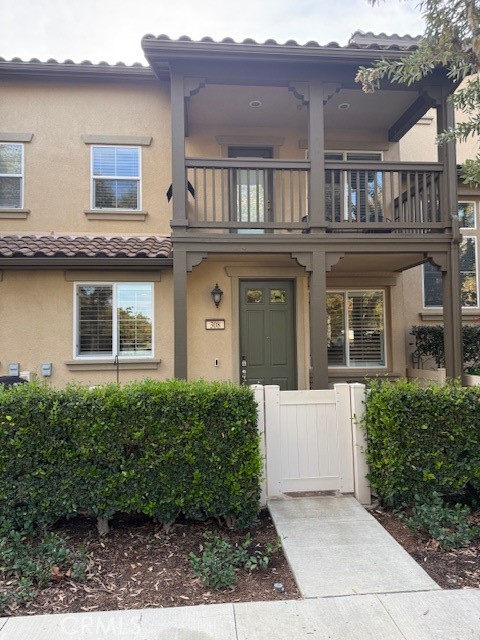 2 story, 2 bd + loft w/ gated front entry/patio - 308 W LINDEN Street, Orange CA 92865 - photo 1