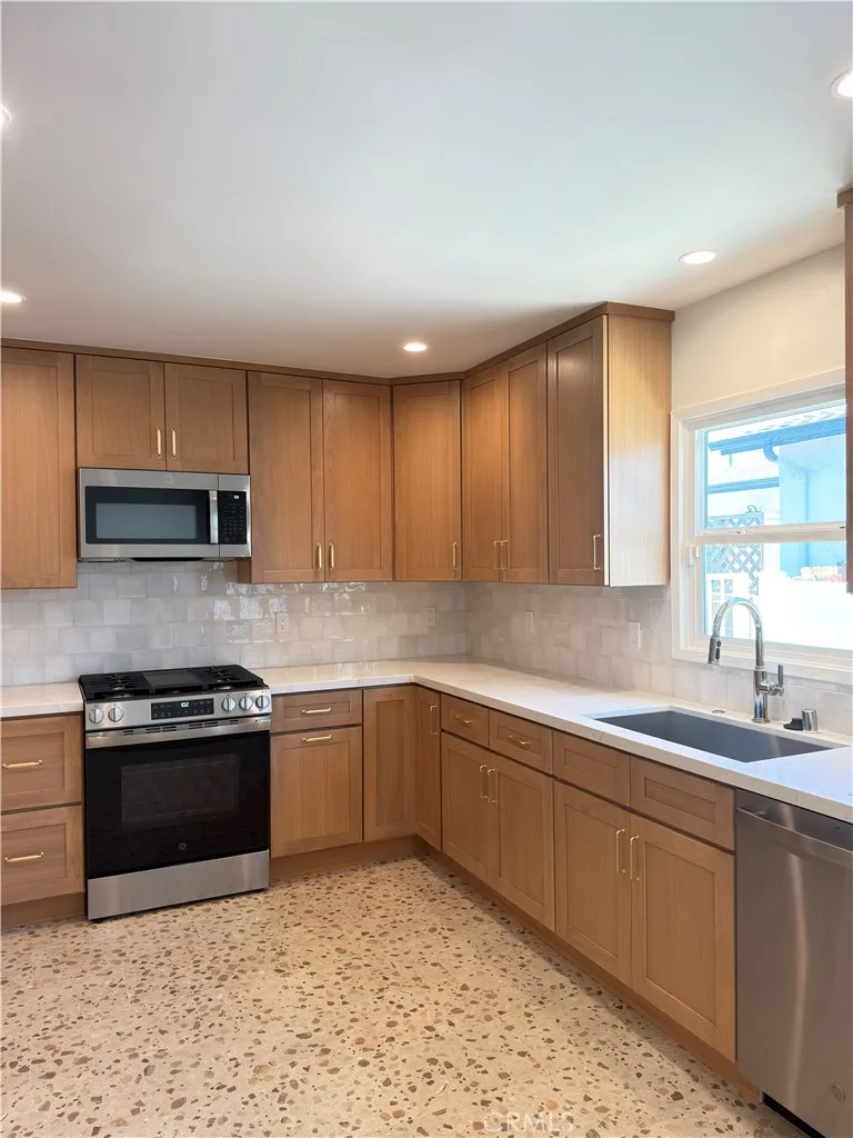 337 E Everett Pl, Orange, CA 92867