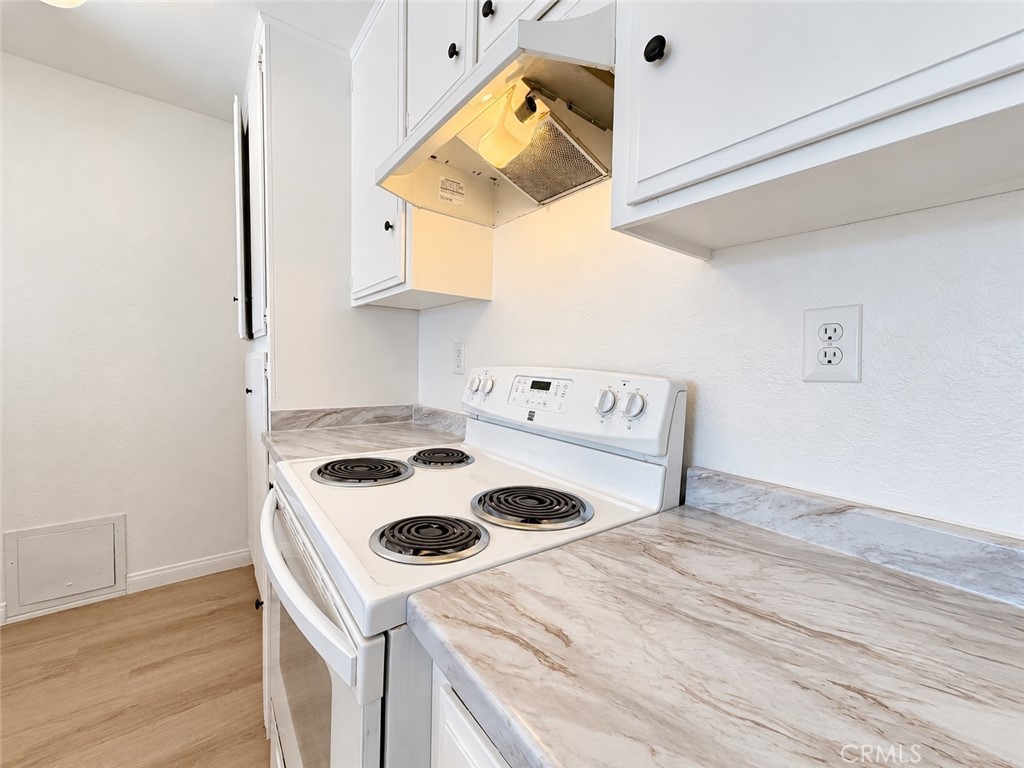 Kitchen - 338 E Meats Avenue C, Orange CA 92865 - photo 2