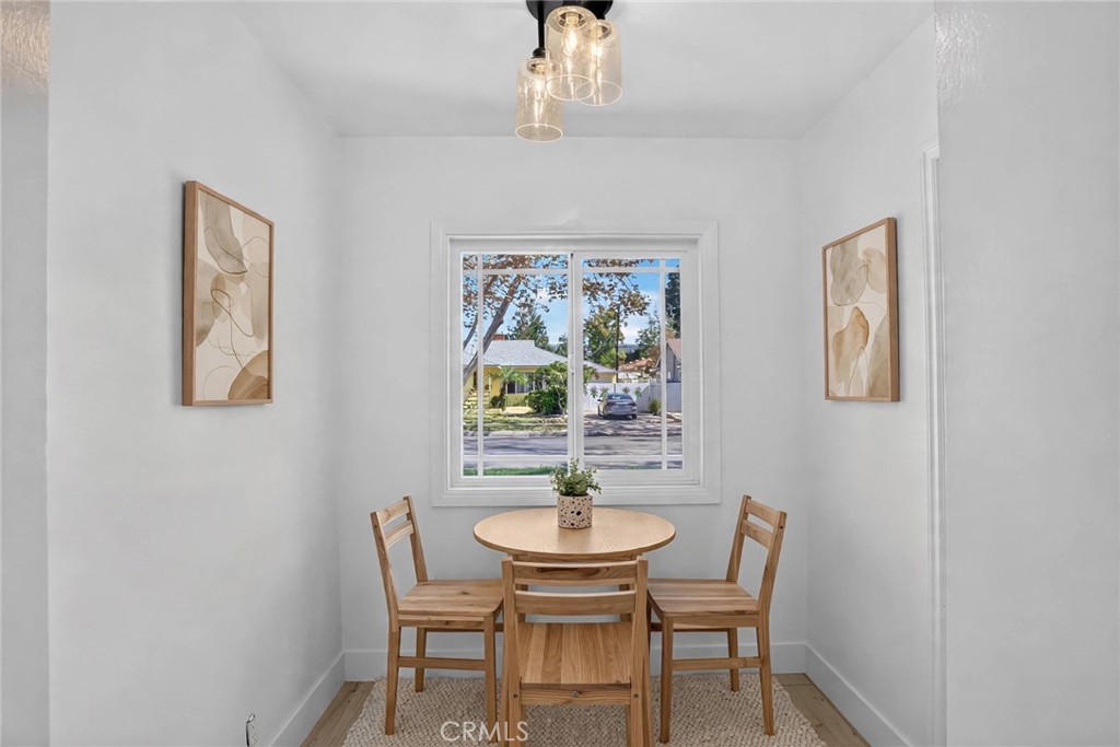 Breakfast nook - 342 S Crest, Orange CA 92868 - photo 4