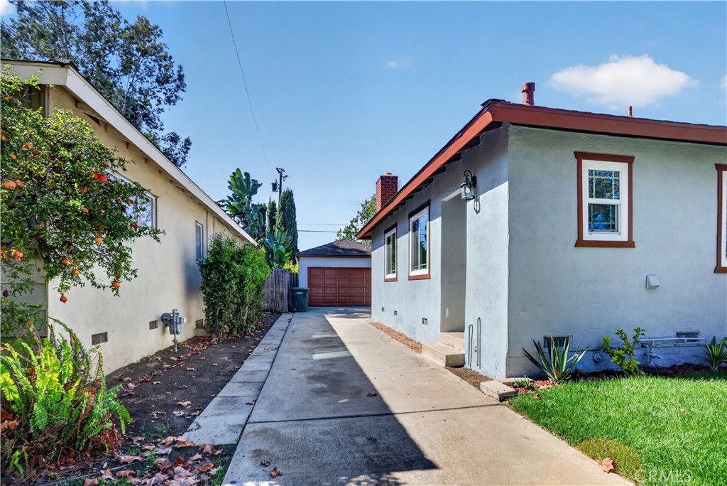 Parking on side of the home - 342 S Crest, Orange CA 92868 - photo 20