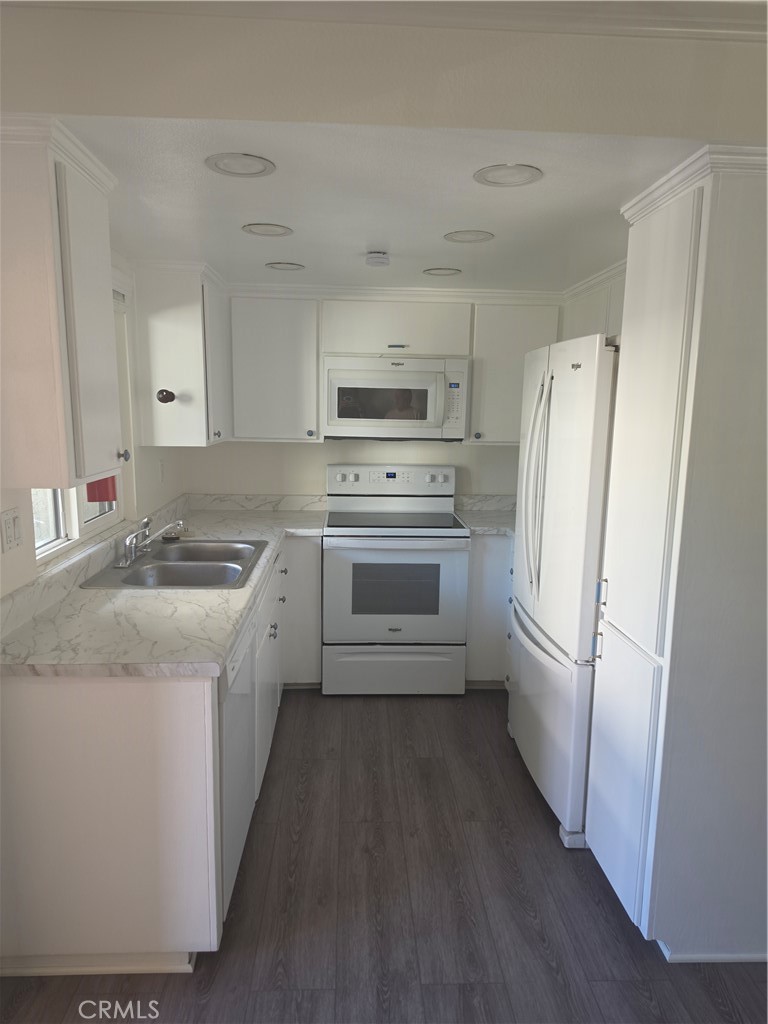Kitchen - 400 S Flower Street 90, Orange CA 92868 - photo 5