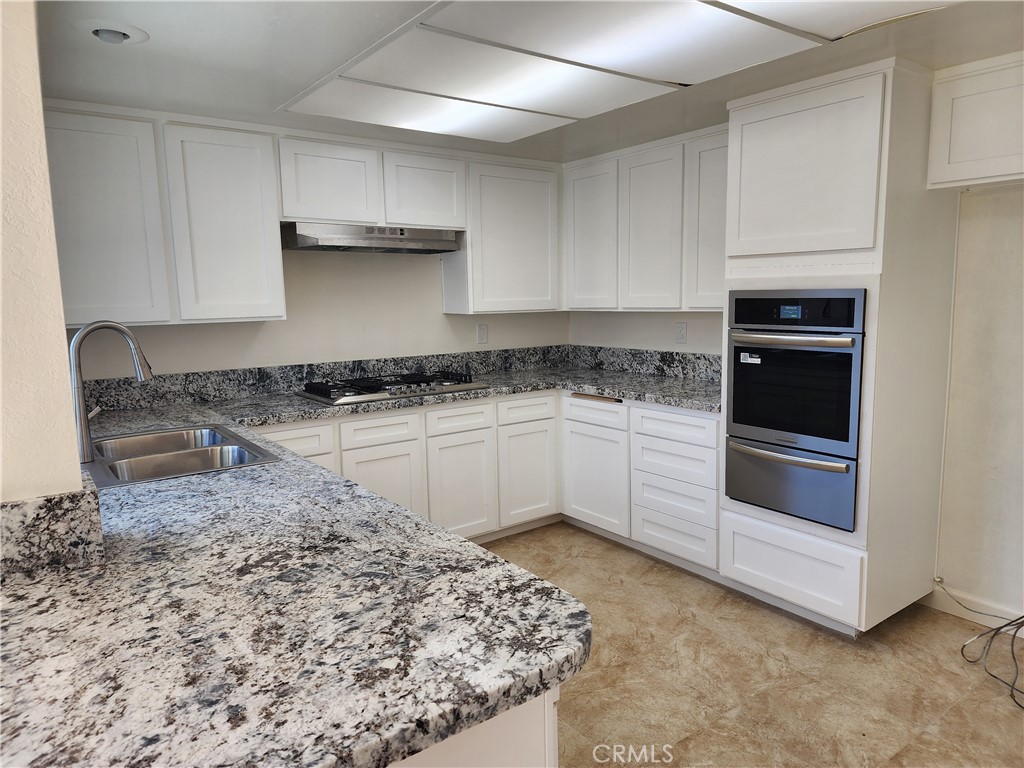 Kitchen - 402 W Kelly A, Orange CA 92866 - photo 1