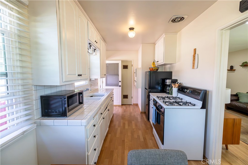 Kitchen - 415 S Devon, Orange CA 92868 - photo 5