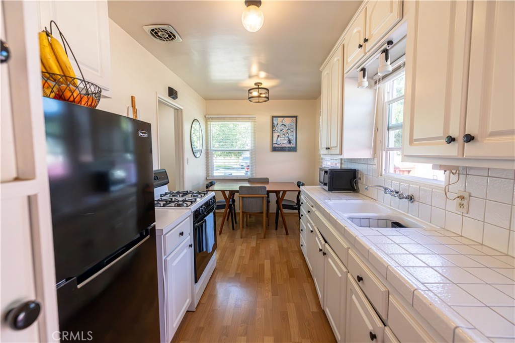 Kitchen - 415 S Devon, Orange CA 92868 - photo 6