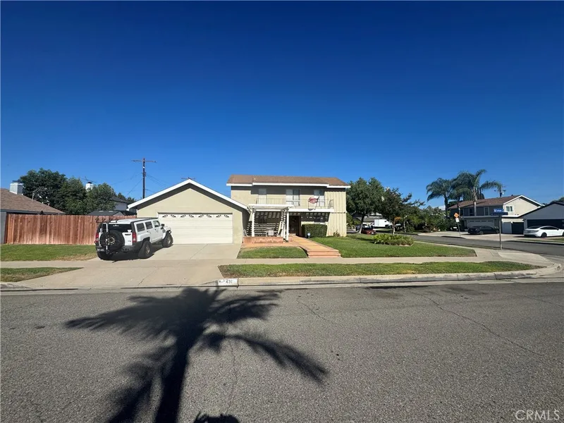 431 N Earlham, Orange