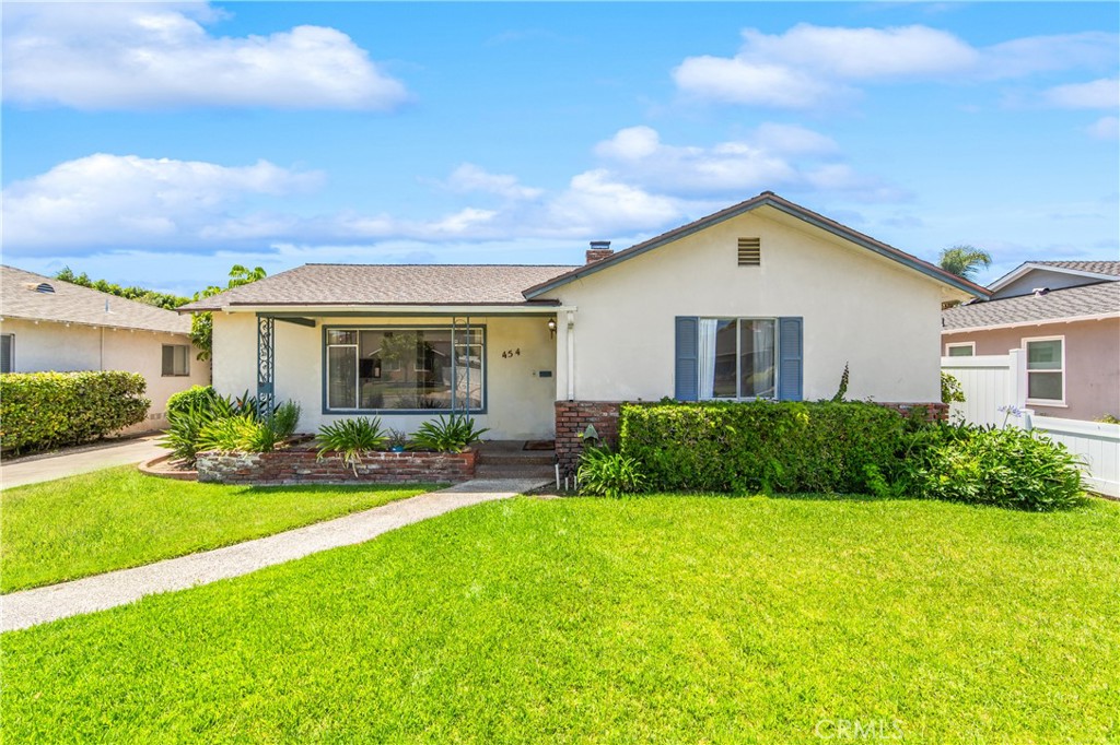 Charming single-story home with a spacious front lawn in a prime location just minutes from Chapman University and Old T - 454 N Shattuck Place, Orange CA 92866 - photo 1