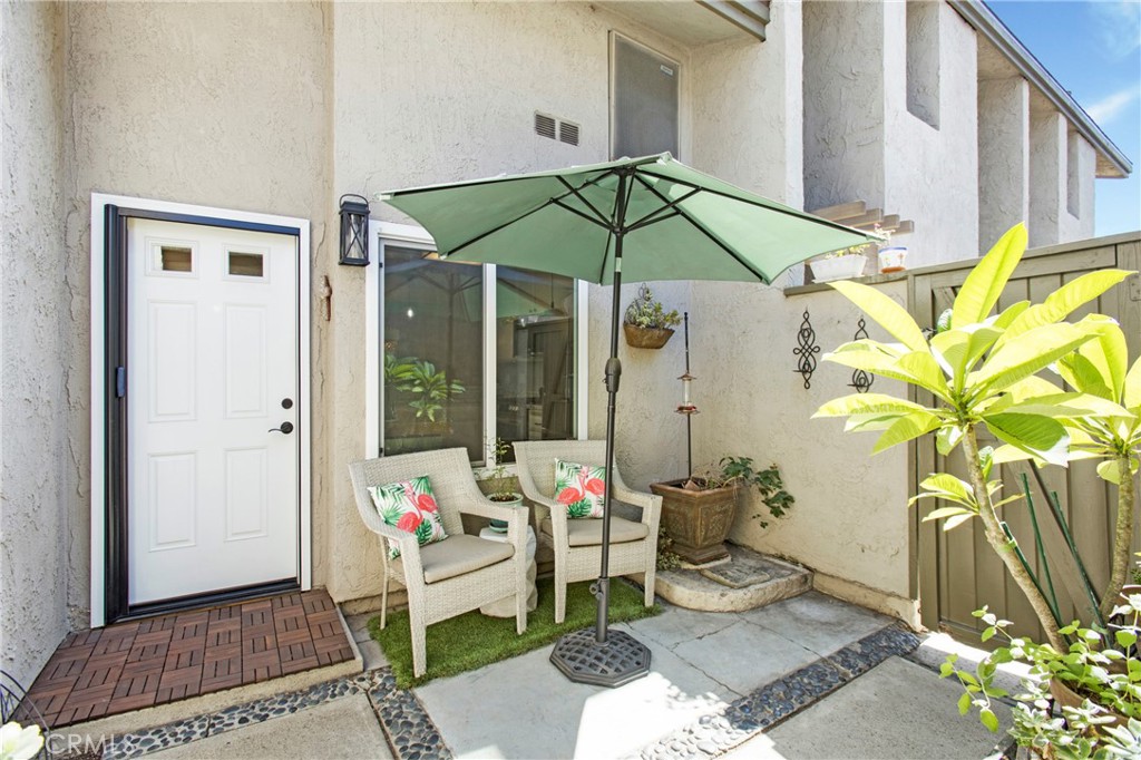 Private courtyard entry - 4900 E Chapman 4, Orange CA 92869 - photo 1