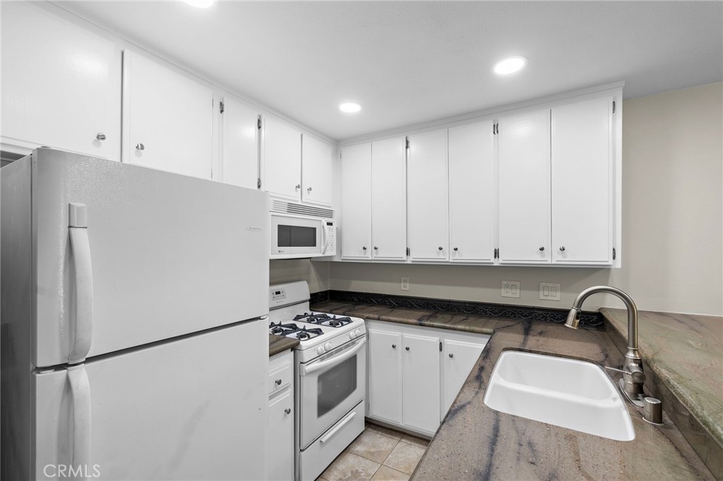 4900 E Chapman 8, Orange CA 92869 - photo 10
