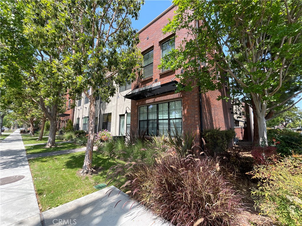 501 W Maple Avenue, Orange CA 92868 - photo 1