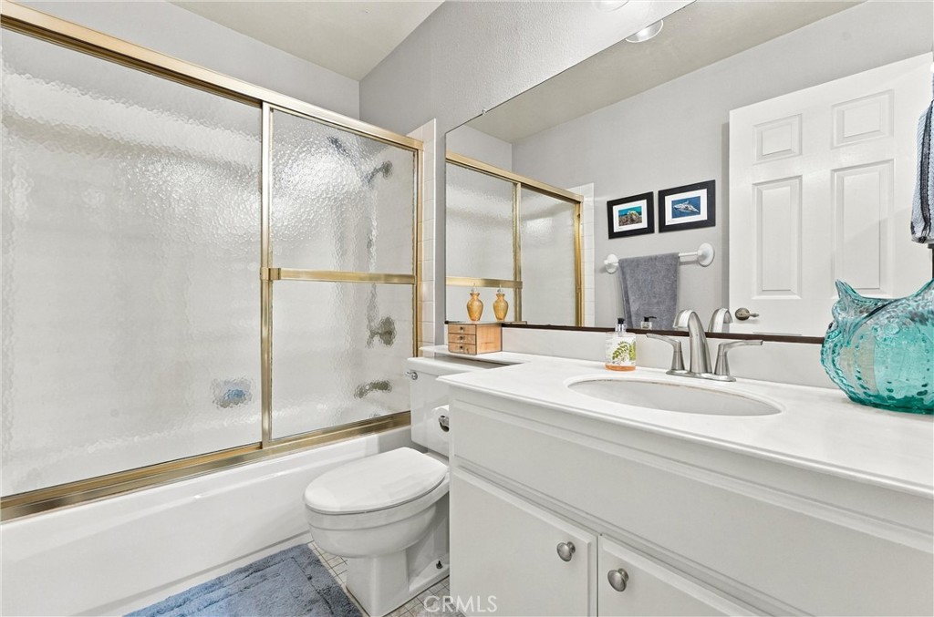 Secondary bathroom - 5049 E Almond Avenue 4, Orange CA 92869 - photo 25