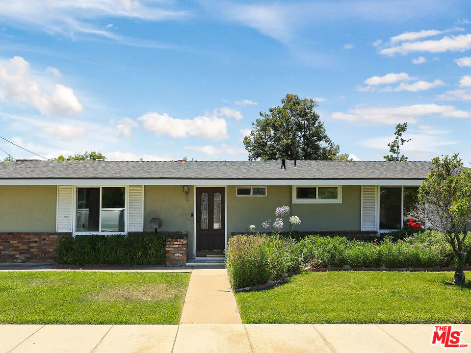 526 N Emerald Drive, Orange CA 92868 - photo 1