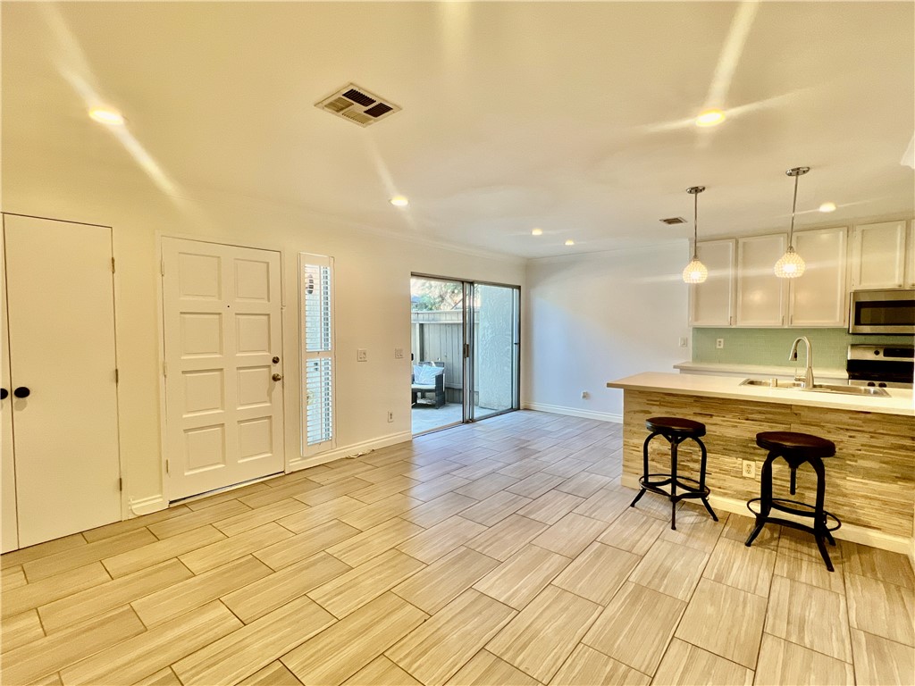 542 W Dunton 29, Orange CA 92865 - photo 1