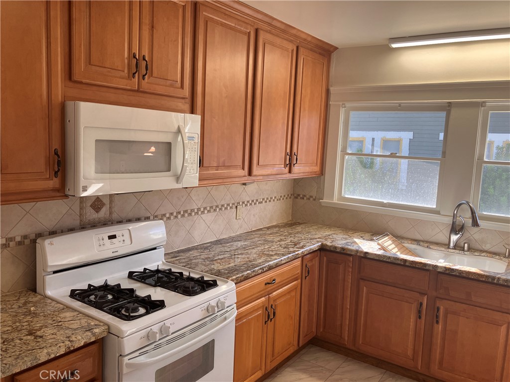 551 E Van Bibber Avenue, Orange CA 92866 - photo 8