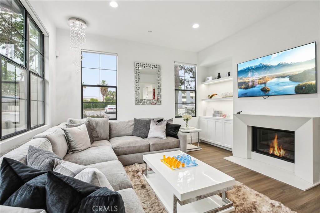 551 W Maple Avenue, Orange CA 92868 - photo 1
