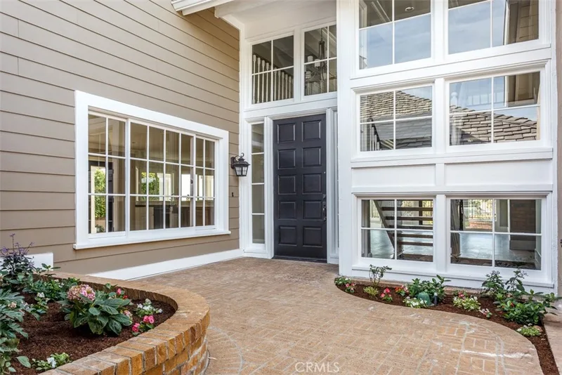 5515 E Crest De Ville Avenue E, Orange, CA 92867