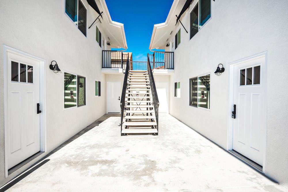 ENTRANCE COURTYARD - 555 N Olive Street A, Orange CA 92867 - photo 1