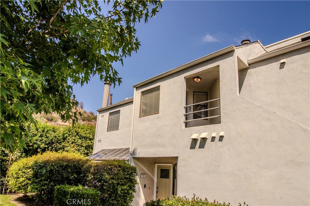Side with Entrance - 5744 E Creekside 21, Orange CA 92869 - photo 6