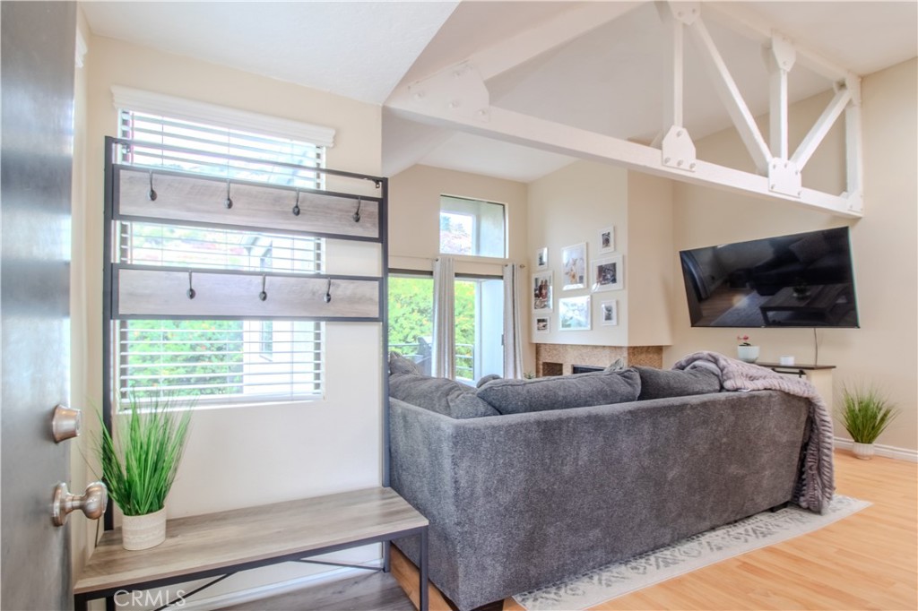 Foyer - 5744 E Creekside 21, Orange CA 92869 - photo 10