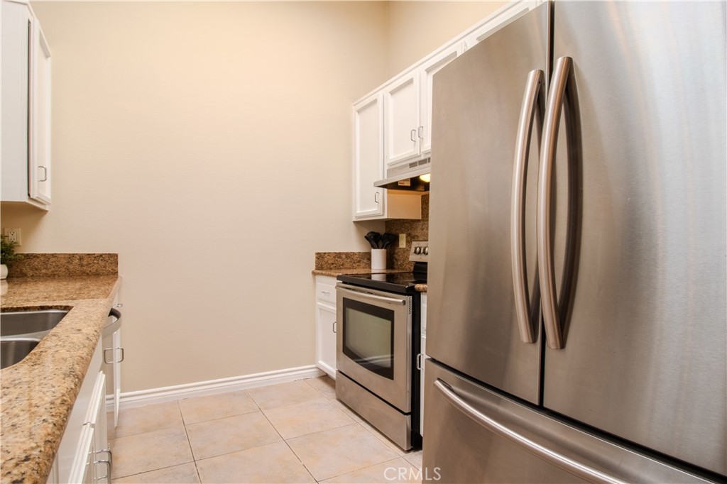 Kitchen - 5744 E Creekside 21, Orange CA 92869 - photo 23
