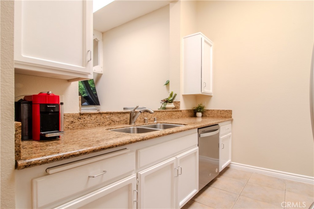 Kitchen - 5744 E Creekside 21, Orange CA 92869 - photo 24