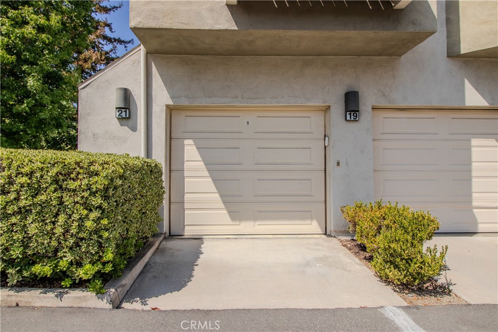 1-Car Garage - 5744 E Creekside 21, Orange CA 92869 - photo 31