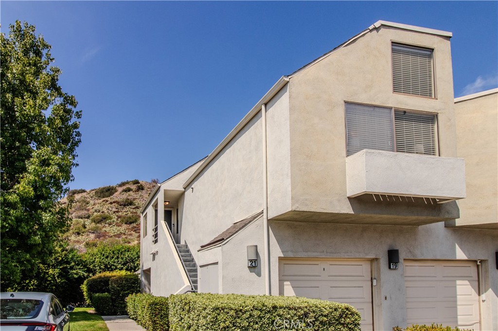 End Unit with 1 Car Garage - 5744 E Creekside 21, Orange CA 92869 - photo 33