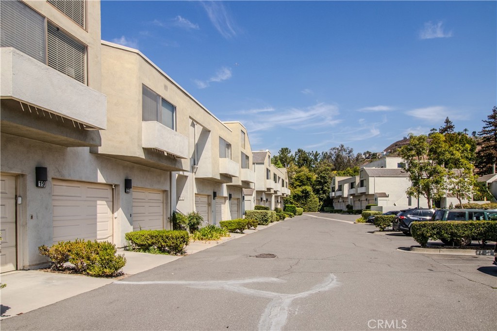 Community - 5744 E Creekside 21, Orange CA 92869 - photo 35