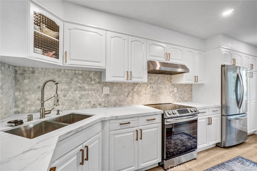 5846 E Creekside Avenue 20, Orange CA 92869 - photo 1